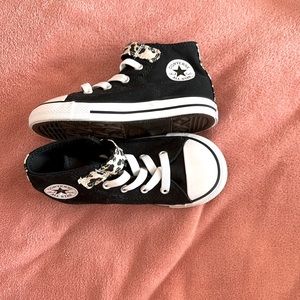 Toddler girls size 9 leopard print Chuck Taylor’s. Never worn.